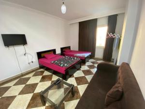 A television and/or entertainment centre at Studio pool view next to the Marina,Sheraton Plaza 320