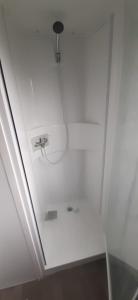 a white ceiling with a shower in a room at Camping 4* 3 CH 2 SDB- Lave linge- Lave vaisselle in Onzain