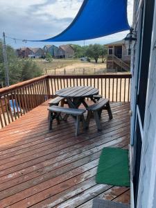 Balkoni atau teres di Pets OK Rest A Shored A Secure and Comfortable Home Flat Screen T Vs In All Rooms Fully Stocked With Plenty Of Amenities Private Inground Pool Gas Fireplace Rents Sat to Sat Full Weeks only
