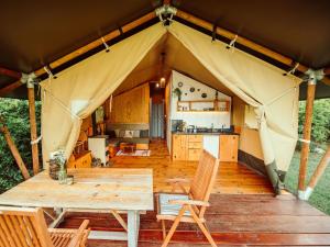 Fotografie z fotogalerie ubytování Hoopoe Glamping v destinaci Virpazar