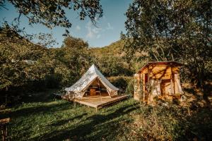 Příroda nedaleko luxury tent