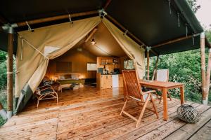 Garður fyrir utan Hoopoe Glamping +37 myndir