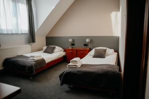 Un pat sau paturi într-o cameră la Hotel Resident