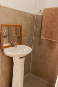 A bathroom at Cabañas La Montañuela