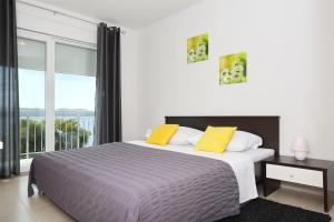 Posteľ alebo postele v izbe v ubytovaní Apartments Dado Trogir + 37 fotografií