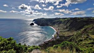 an aerial view of the ocean and a beach at Alo Baía São Lourenço in Santa Bárbara