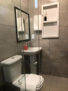 a bathroom with a toilet and a sink at Casa Funchal Master in Lençóis