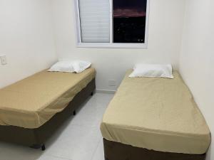 Postel nebo postele na pokoji v ubytování Lazer de resort a poucos passos da praia + 43 fotografií