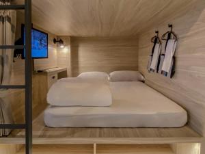 Rúm í herbergi á Hotel Leisure Chiayi