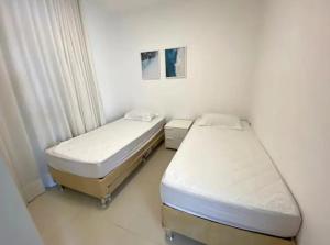Ένα ή περισσότερα κρεβάτια σε δωμάτιο στο Flat Praia da Caueira - Flat com piscina a 100m da praia