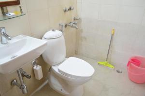 Koupelna v ubytování Spacious 2BHK prime location with big Livingroom 8 + 20 fotografií