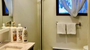 A bathroom at Captain's Quarters - Reduced Price Tours!