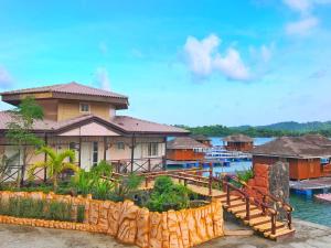 O vedere a piscinei de la sau din apropiere de Grace Island Resort by Cocotel