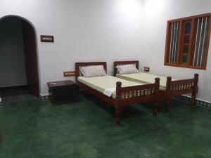 A bed or beds in a room at TANJORE HOME STAY