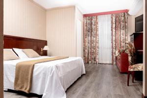 a bedroom with a large bed and a large window at Hotel Poli in Castelnovo di Sotto