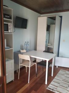TV a/nebo společenská místnost v ubytování Quinta dos Campos - Apartamento 2