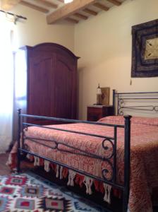 A bed or beds in a room at Villa Giulia - Homelike Villas Még 7 kép