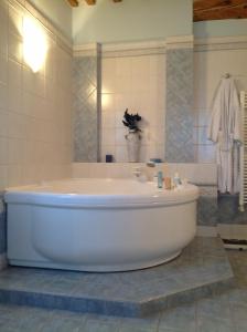 A bathroom at Villa Giulia - Homelike Villas