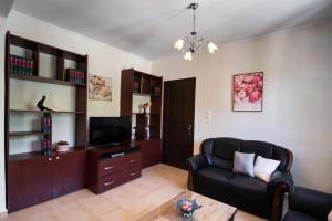 A seating area at Irinis House