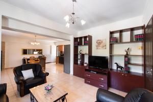 A television and/or entertainment centre at Irinis House
