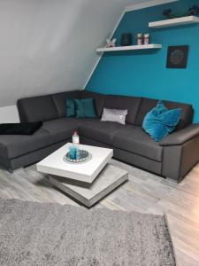 a living room with a couch and a coffee table at Exklusive Ferienwohnung nahe der Nordsee in Wesselburen