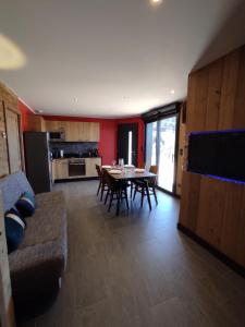 a living room with a couch and a table at Nature Cottage Vosges Spa Le Cerf in Anould