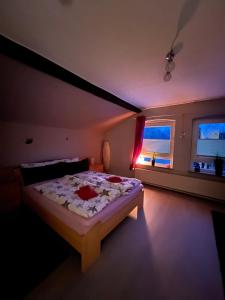 Una cama o camas en una habitación de Nicki's Ferien Oase