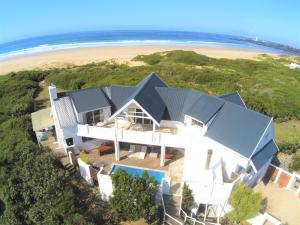 Foto de la galería de Beach Break Guest Houses and Villas en Cape Saint Francis