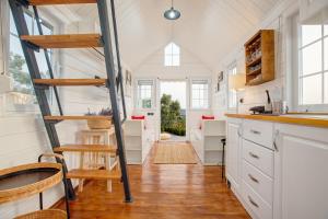 a tiny house with a ladder in a kitchen at Urlachi Çiftliği in Urla