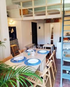 Reštaurácia alebo iné gastronomické zariadenie v ubytovaní La casa del Postino Rosso