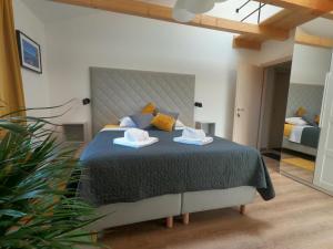 Postel nebo postele na pokoji v ubytování Gavan Room