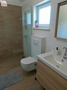Koupelna v ubytování Gavan Room