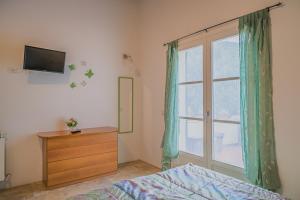 A bed or beds in a room at Appartamenti Straccoligno