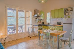A kitchen or kitchenette at Appartamenti Straccoligno