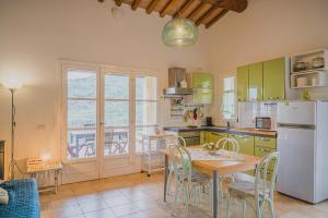A kitchen or kitchenette at Appartamenti Straccoligno