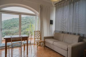 A seating area at Appartamenti Straccoligno