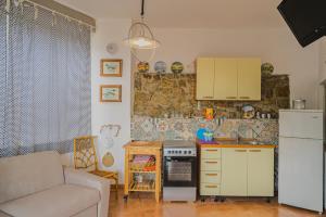 A kitchen or kitchenette at Appartamenti Straccoligno