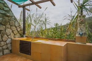 A garden outside Appartamenti Straccoligno
