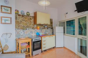 A kitchen or kitchenette at Appartamenti Straccoligno