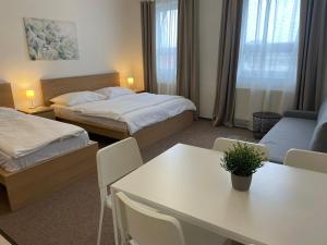 Letto o letti in una camera di Hotel Koruna