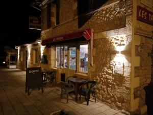 Restoran atau tempat lain untuk makan di Les Tamaris
