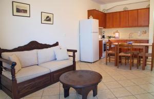 a living room with a couch and a kitchen at To Pithari in Skiros