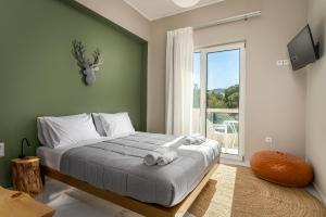 Postel nebo postele na pokoji v ubytování Kipos Hotel