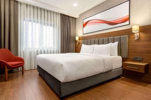 En eller flere senge i et værelse på Ramada by Wyndham Adiyaman