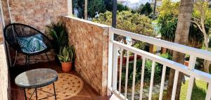 Balkon lub taras w obiekcie One Palm View 2-BDR - A step from the ocean!
