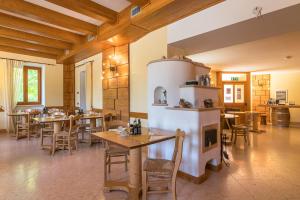 Restaurace v ubytování Locanda Alpina a 1250 mt