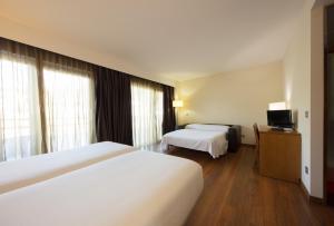 Postel nebo postele na pokoji v ubytování Hotel Thalasso Cantabrico Las Sirenas 4 Superior