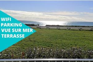 un cartel que dice wifi parking nos surmet terraza en ✪ Appt. Rénové - Vue sur mer ✪, en Quiberon