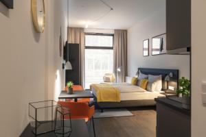 Postel nebo postele na pokoji v ubytování Candlewood Suites Berlin Charlottenburg by IHG