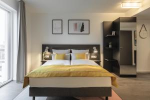 Postel nebo postele na pokoji v ubytování Candlewood Suites Berlin Charlottenburg by IHG